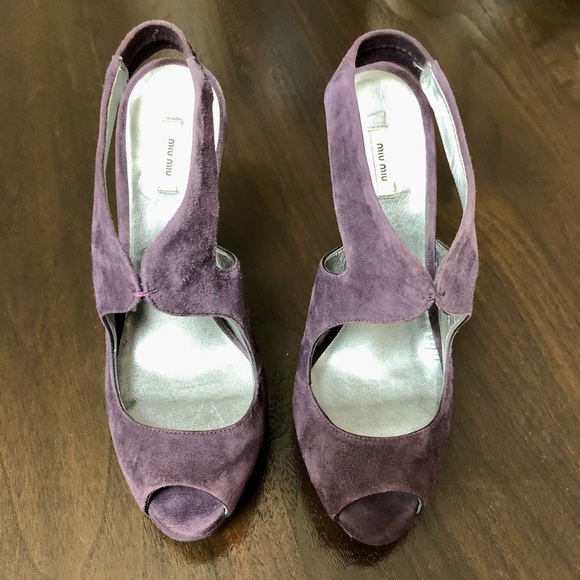 Size 6 1/2 Miu Miu in a Rich Purple Suede. - Picture 5 of 9